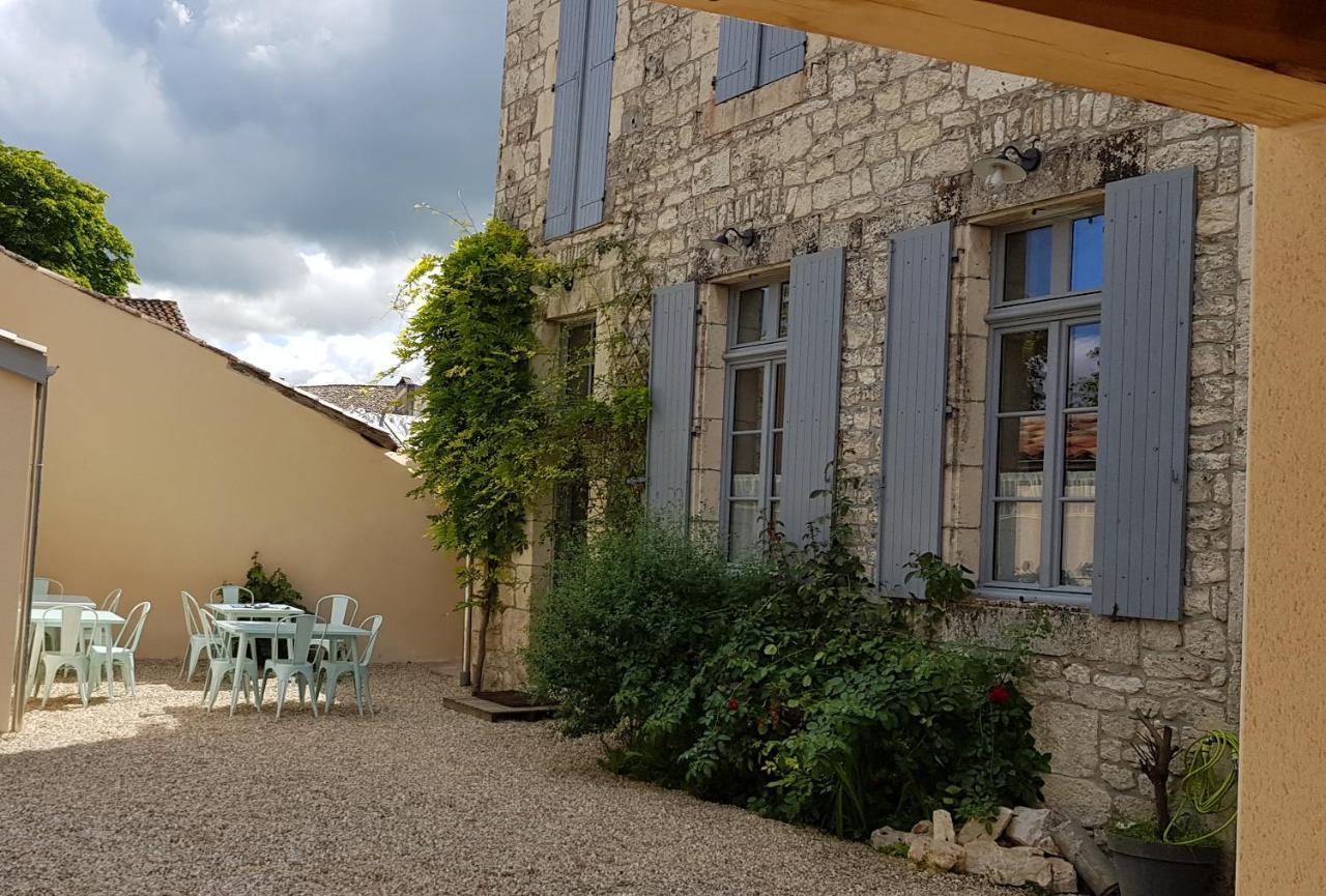 La Cour Saint Louis Bed and Breakfast Castelnau-Montratier Exteriör bild