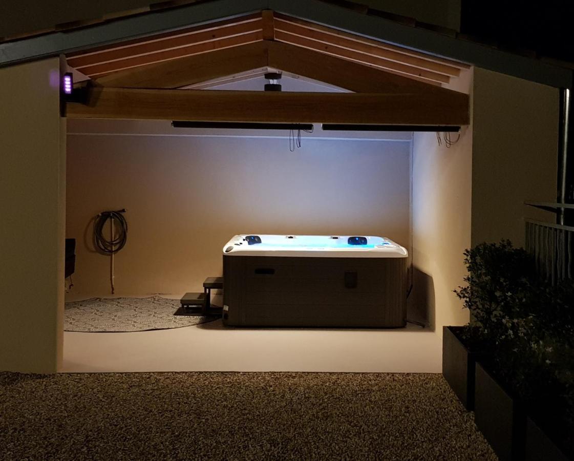 La Cour Saint Louis Bed and Breakfast Castelnau-Montratier Exteriör bild